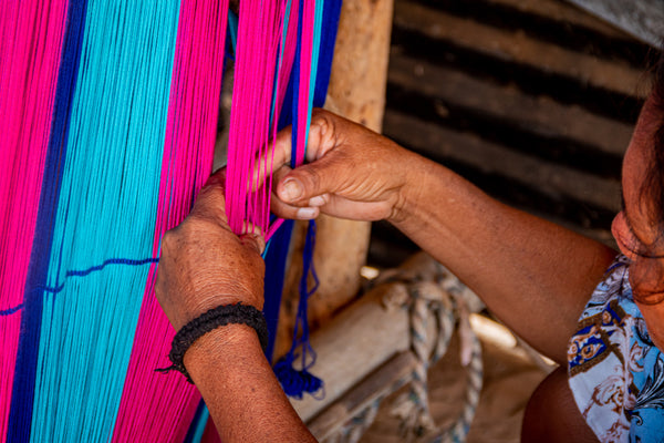 La vida tejida en mil colores